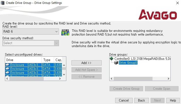 RAID6 구성을 위해 사용 가능한 물리 디스크를 선택하는 MegaRAID Storage Manager 화면