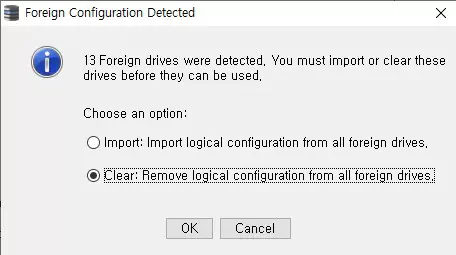 MegaRAID Storage Manager에서 Foreign Configuration이 감지되었을 때 Import 또는 Clear 옵션을 선택하는 초기 경고 화면