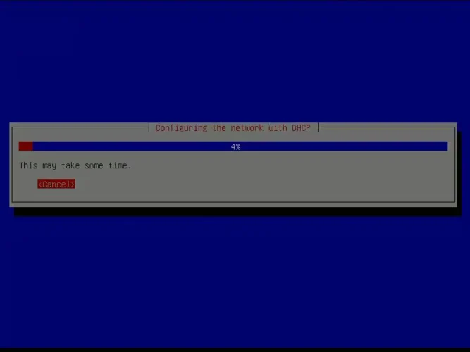 Debian 설치 과정에서 DHCP를 통해 네트워크 설정을 자동으로 구성하는 화면