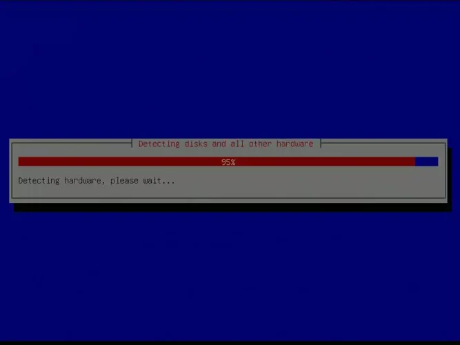 Debian 설치 프로그램이 디스크와 기타 하드웨어를 감지하는 화면